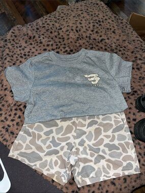 BURLEBO Gray Logo Short-Sleeve Tee w Camo Shorts